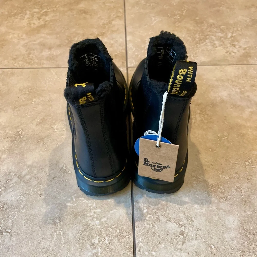 DR. MARTENS 2976 GRIZZLY FLEECE LINED CHELSEA BOOTS - Picture 6 of 11
